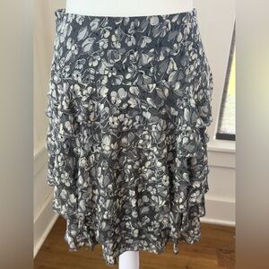 Ann Taylor LOFT Petites. Tiered Ruffle Skirt
Gray Cream Floral. Size 00P.